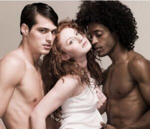 Quelles sont les meilleures positions sexuelles à faire à 3 : si deux hommes et une femme